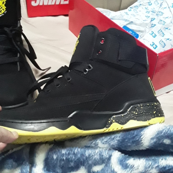 Brand new never worn signed Patrick ewing - Picture 2 of 6